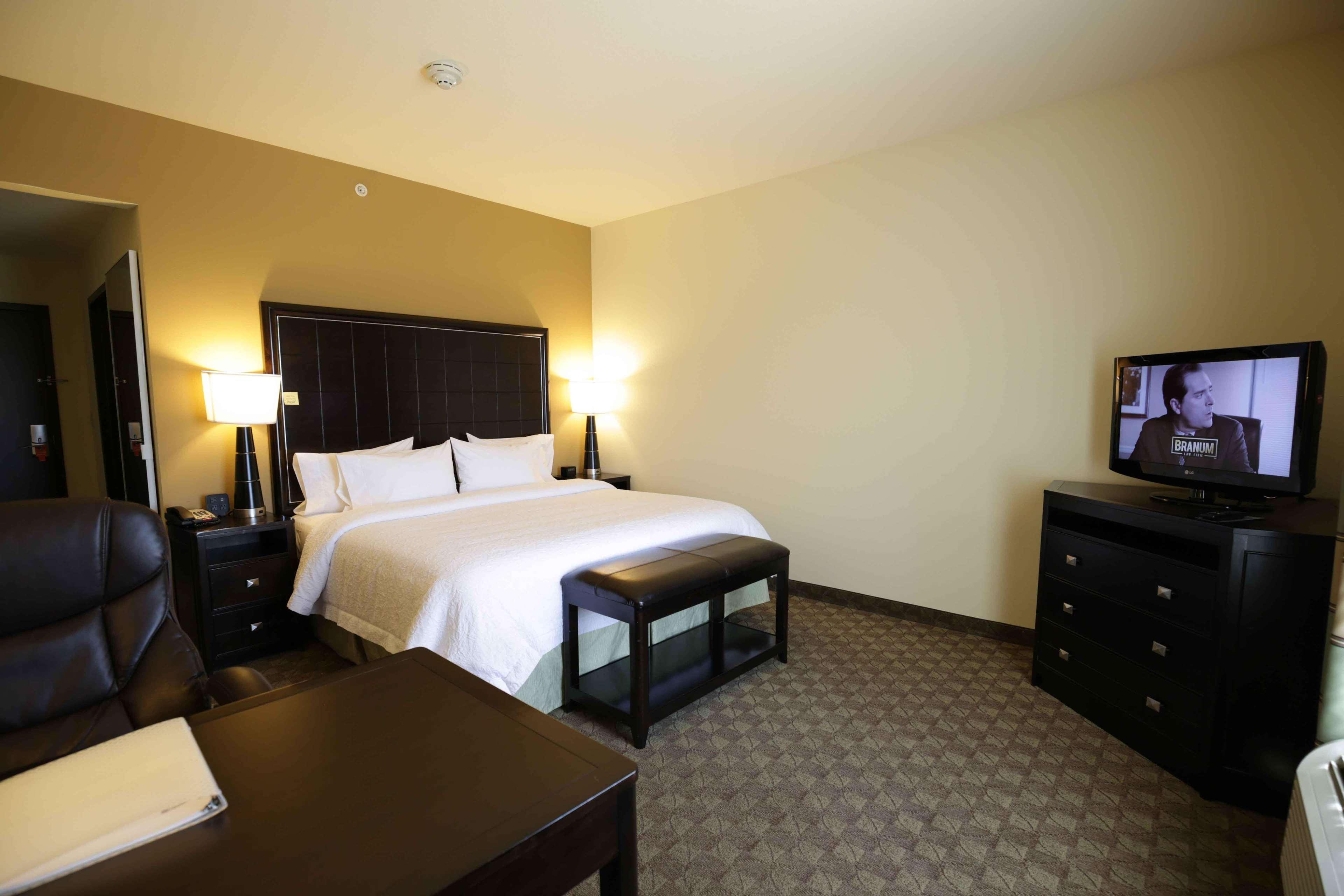 Hampton Inn & Suites Мак-Алестер Экстерьер фото